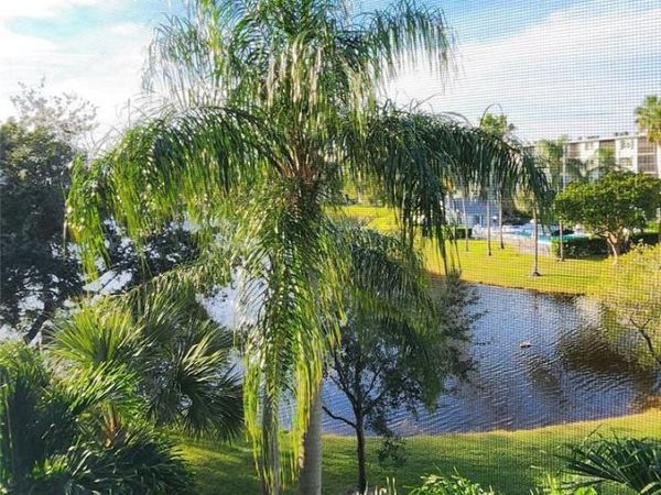 2104 S Cypress Bend Drive, Unit 406, Pompano Beach, FL 33069