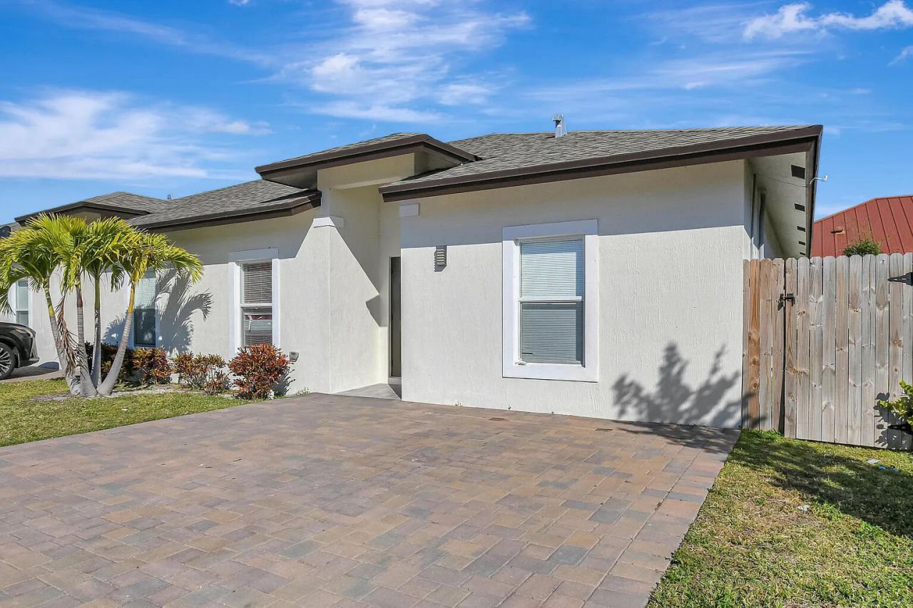 1562 W 26th Court, Riviera Beach, FL 33404 Photo