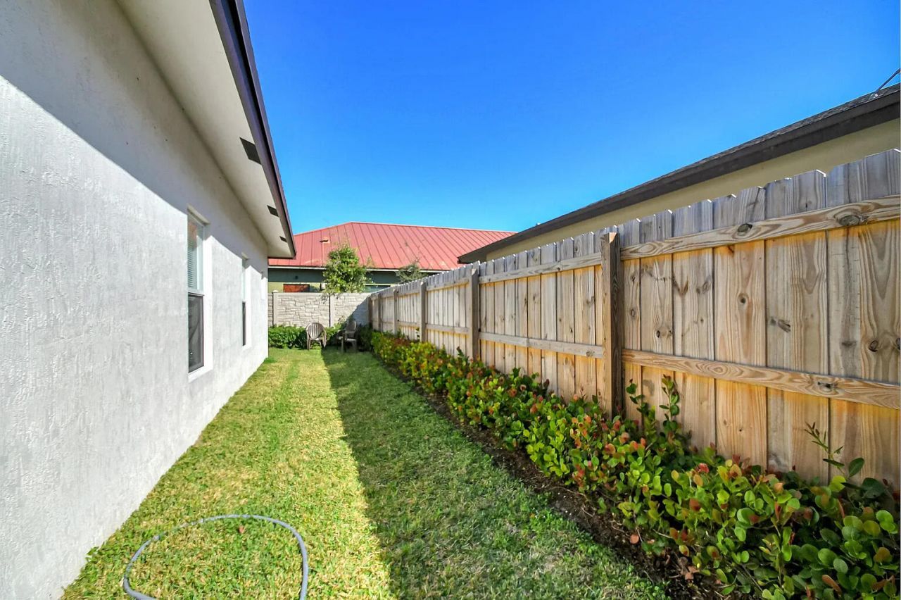 1562 W 26th Court, Riviera Beach, FL 33404 Photo