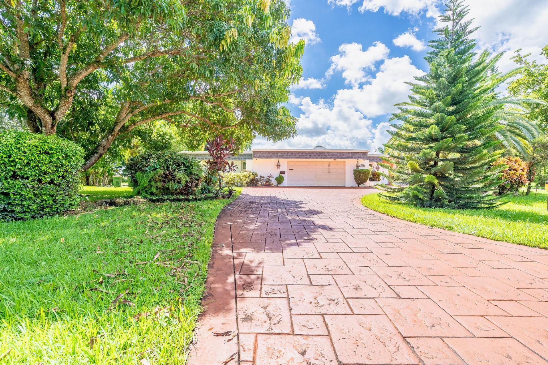 5104 White Oak Lane E, Tamarac, FL 33319 Photo
