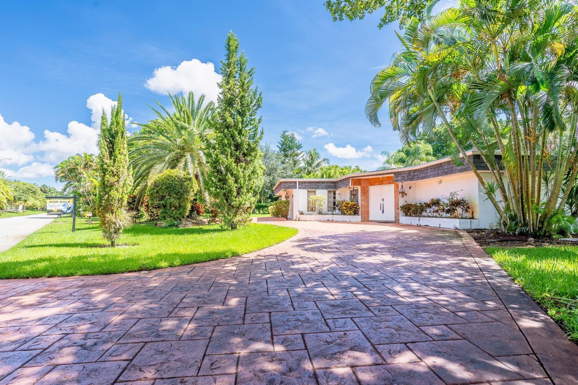 5104 White Oak Lane E, Tamarac, FL 33319 Photo
