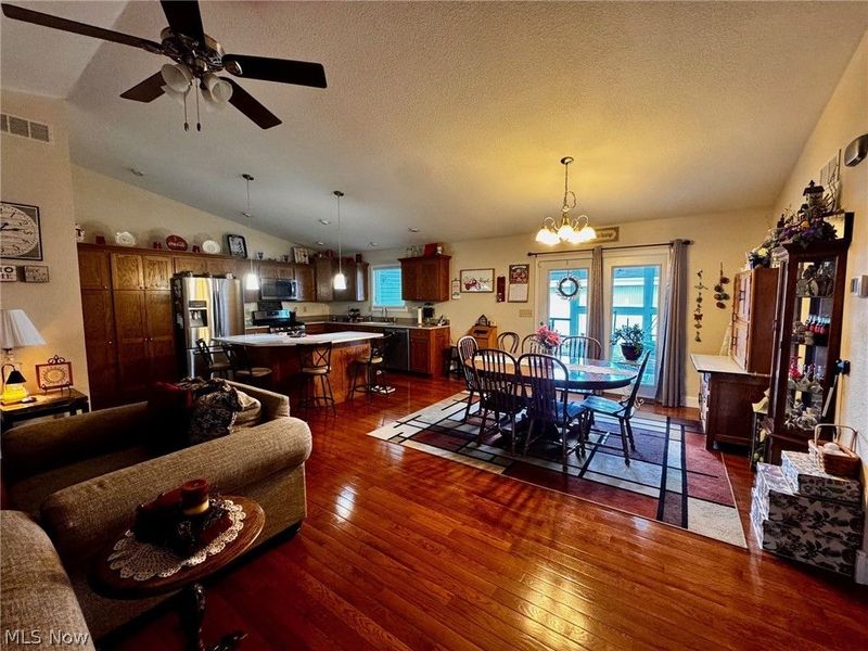 703 Oak Tree Lane, Belpre, OH 45714 Photo 11