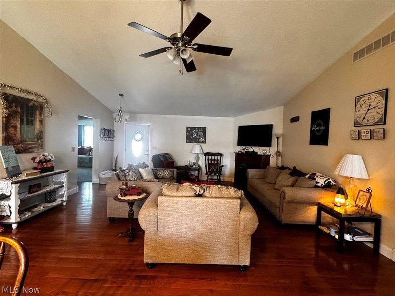 703 Oak Tree Lane, Belpre, OH 45714 Photo 12