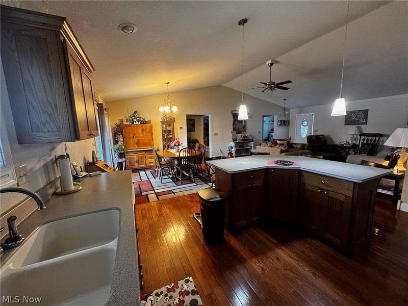 703 Oak Tree Lane, Belpre, OH 45714 Photo 8