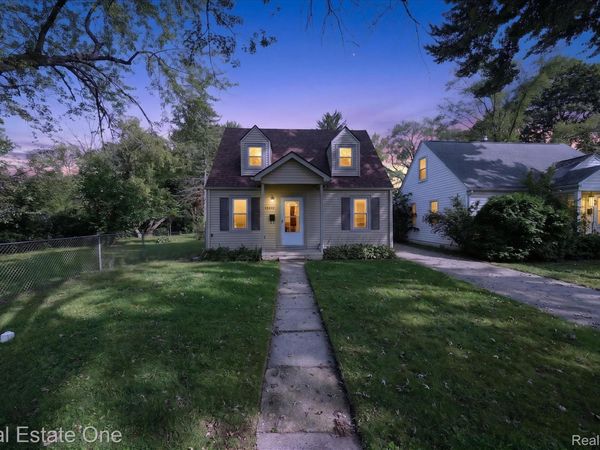 26040 Hanover Street, Dearborn Heights, Mi 48125