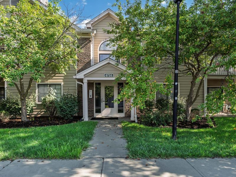 6735 Meadow Creek Drive, Unit 102, Columbus, OH 43235 Photo 1