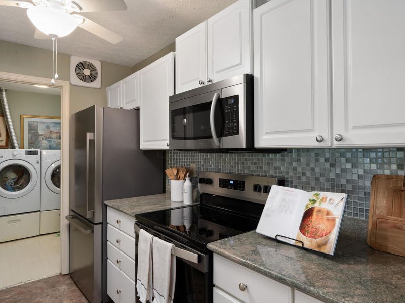 6735 Meadow Creek Drive, Unit 102, Columbus, OH 43235 Photo 12