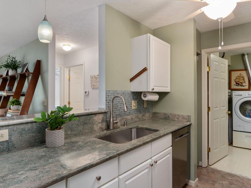 6735 Meadow Creek Drive, Unit 102, Columbus, OH 43235 Photo 13