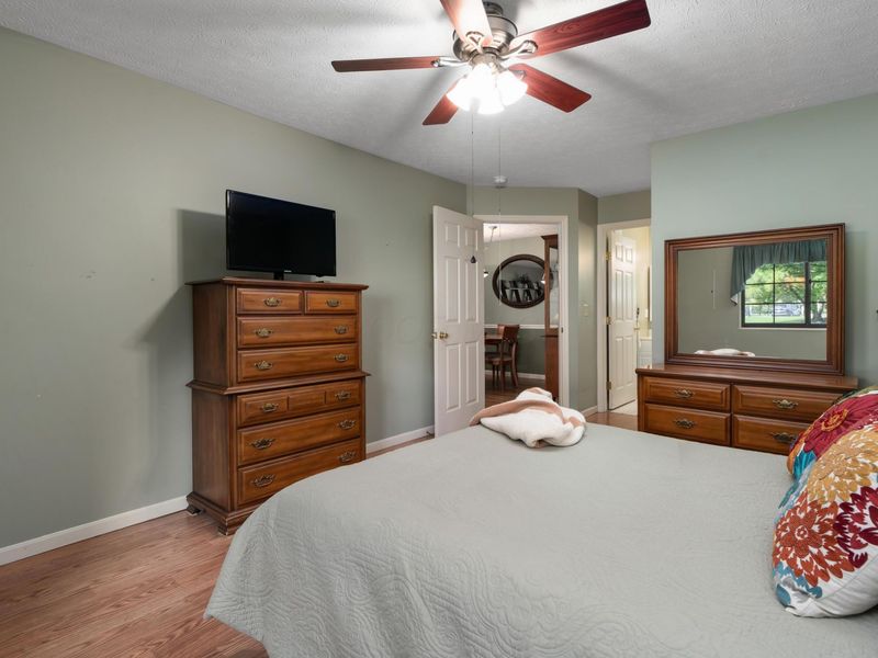 6735 Meadow Creek Drive, Unit 102, Columbus, OH 43235 Photo 17