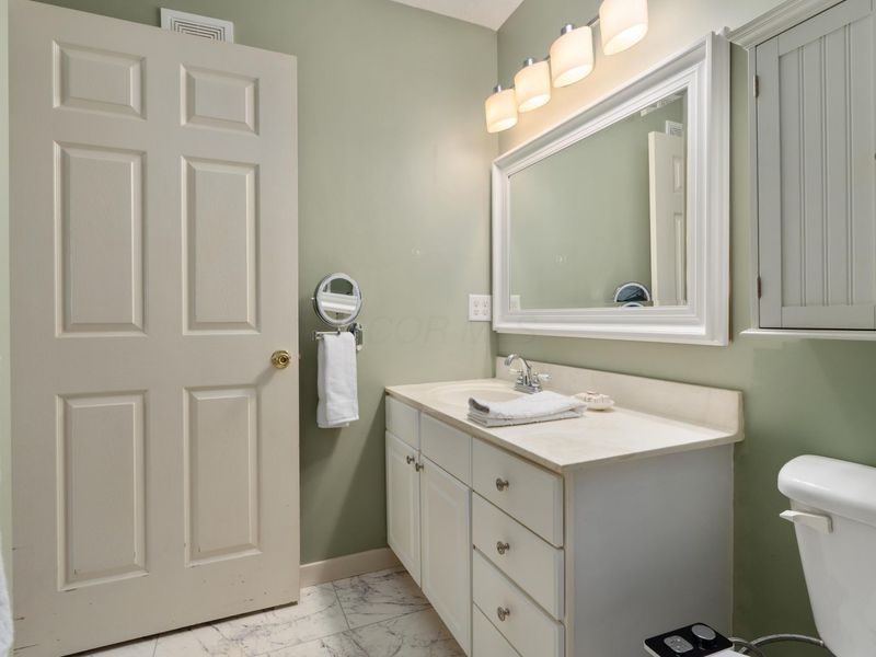6735 Meadow Creek Drive, Unit 102, Columbus, OH 43235 Photo 19