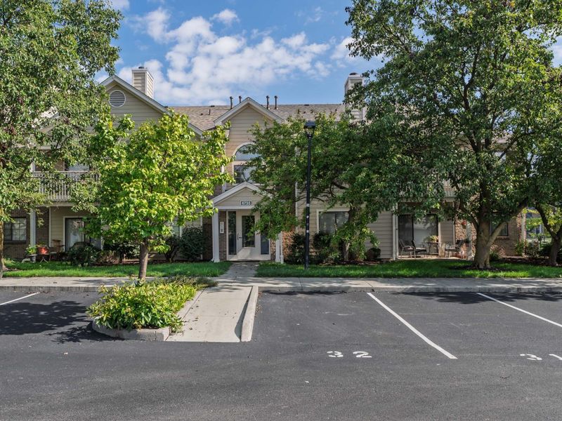 6735 Meadow Creek Drive, Unit 102, Columbus, OH 43235 Photo 2