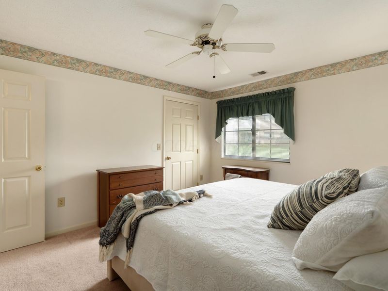 6735 Meadow Creek Drive, Unit 102, Columbus, OH 43235 Photo 23