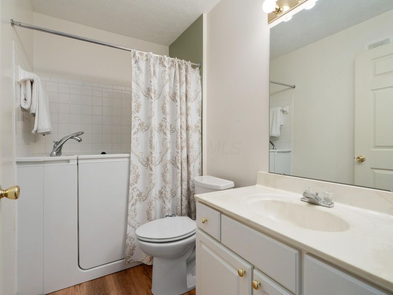 6735 Meadow Creek Drive, Unit 102, Columbus, OH 43235 Photo 25