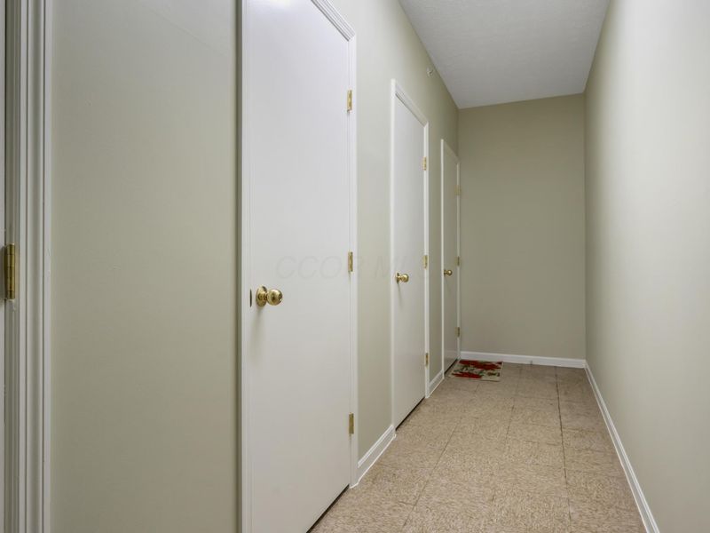 6735 Meadow Creek Drive, Unit 102, Columbus, OH 43235 Photo 27