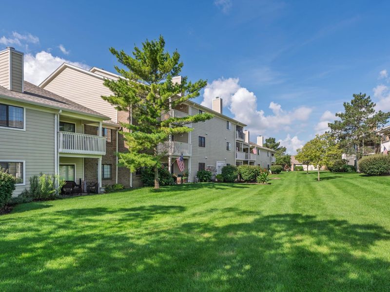 6735 Meadow Creek Drive, Unit 102, Columbus, OH 43235 Photo 32