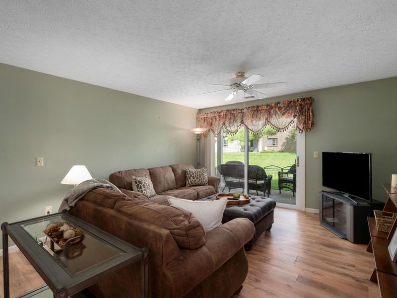 6735 Meadow Creek Drive, Unit 102, Columbus, OH 43235 Photo 4