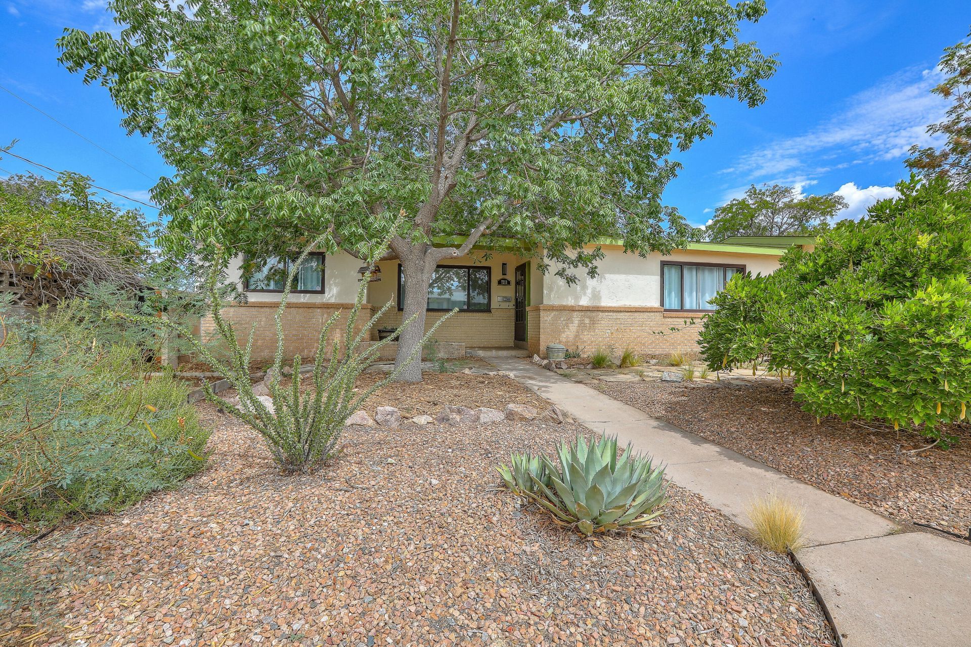 7211 Mountain Road Ne, Albuquerque, NM 87110 Main Photo