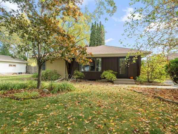 2726 Dellwood Street, Roseville, MN 55113