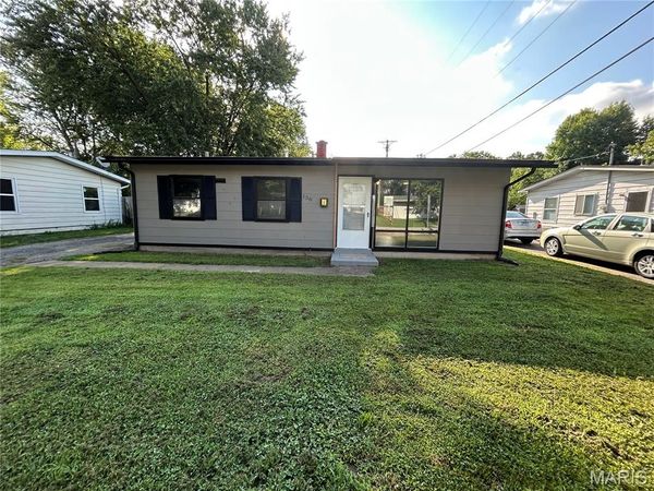 130 Saint Thomas Lane , Cahokia, IL 62206