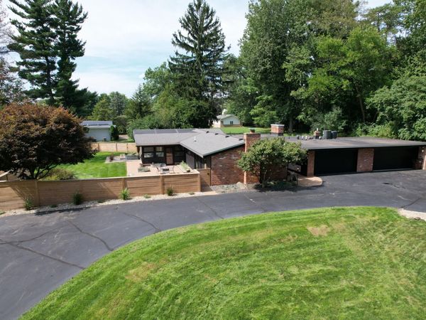 3520 Stonewall Road, Jackson, MI 49203