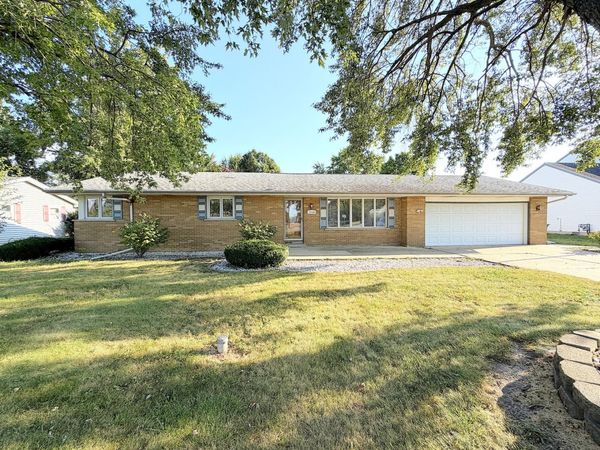 2148 E 3000 Road N, Bourbonnais, IL 60914