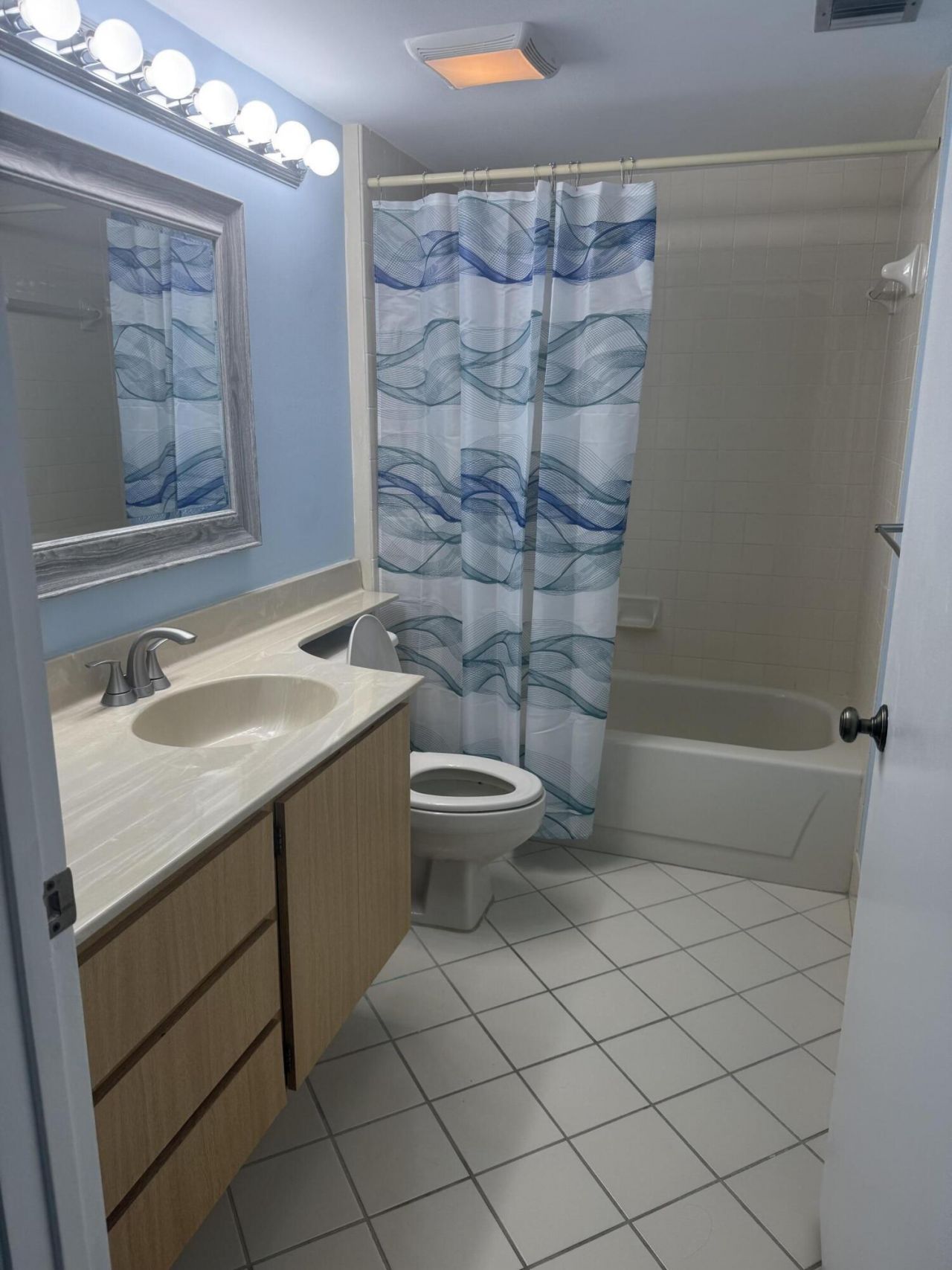 101 Ocean Bluffs Boulevard, Unit 402, Jupiter, FL 33477 Photo