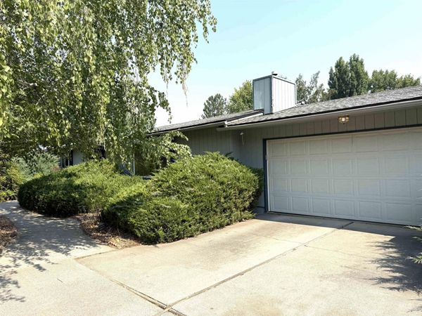 1324 Ponderosa, Moscow, ID 83843