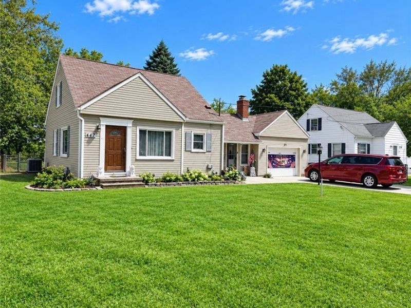 447 Tallwood Drive, Norton, OH 44203 Photo 2