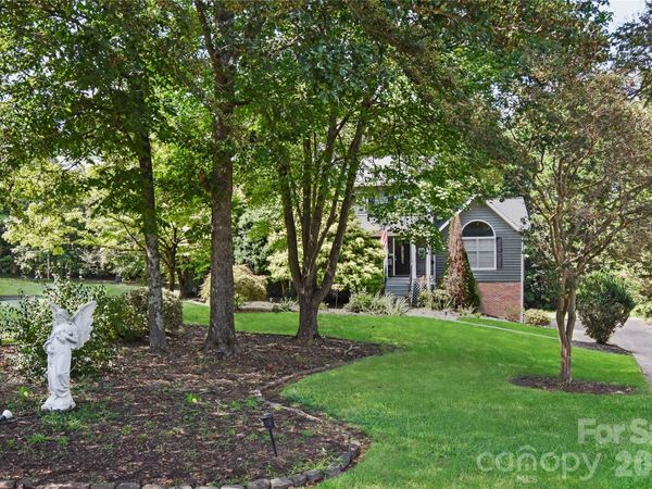1861 Plaza Drive , Hickory, NC 28602