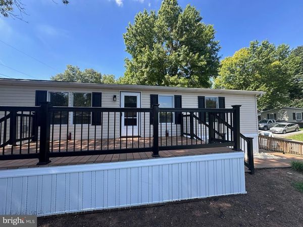 10 SUMMER DRIVE , ELIZABETHTOWN, PA 17022