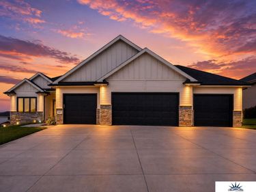 18405 Birch Avenue, Omaha, NE 68136