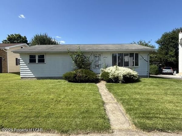 33 Hillside Street, Wilkes-Barre, PA 18702
