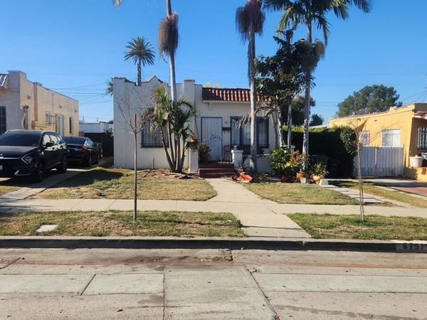 6751 Arlington Avenue, Los Angeles, CA 90043