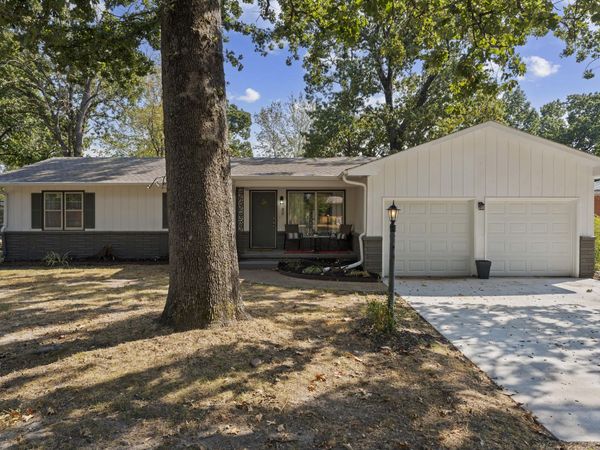 22 E 15th Street , Grove, OK 74344