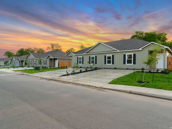 612 Hudson St, Seguin, TX 78155