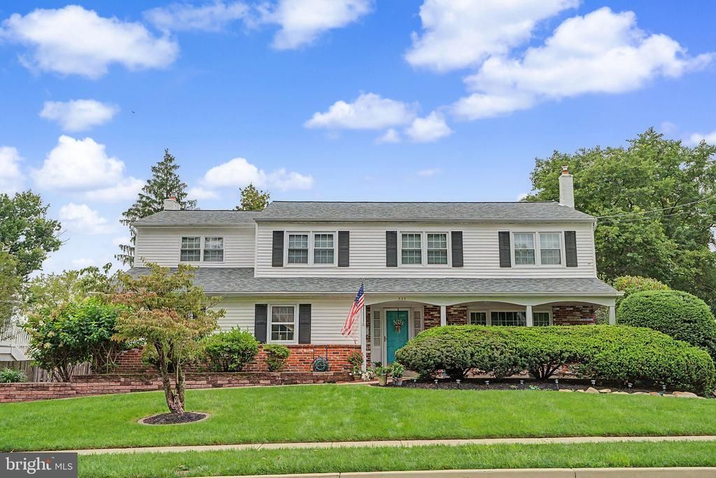252 WALTON DRIVE , MORRISVILLE, PA 19067