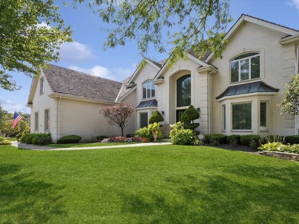 9200 Falling Waters Drive , Unit 9200, Burr Ridge, IL 60527