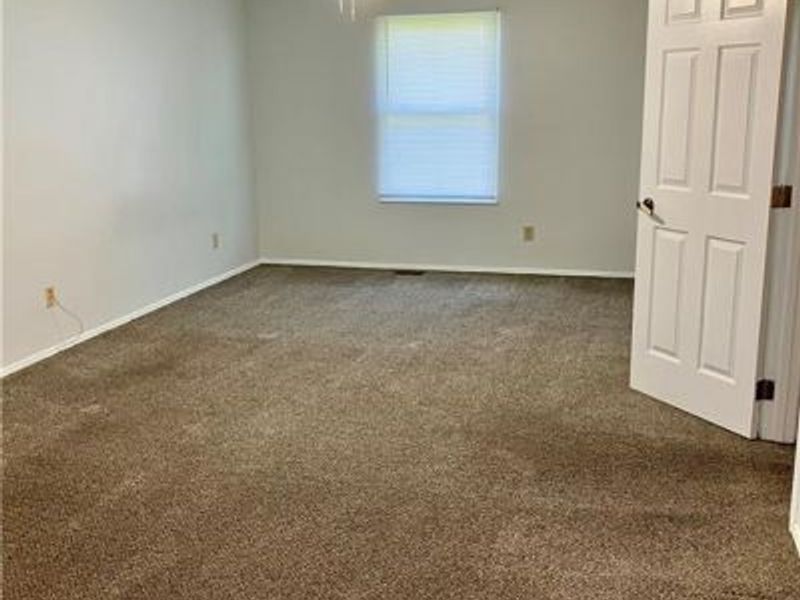 8711 Watergate Drive, Huber Heights, OH 45424 Photo 12