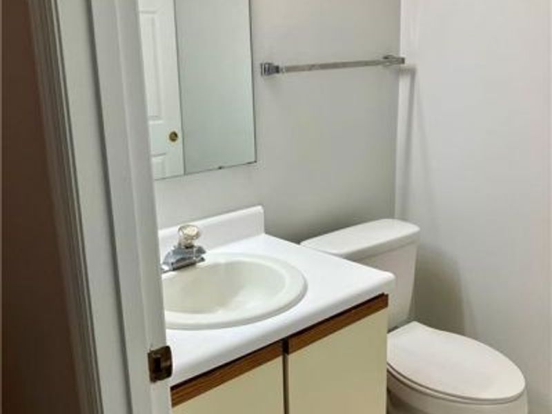 8711 Watergate Drive, Huber Heights, OH 45424 Photo 8