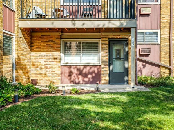 212A Collen Drive , Unit 123, Lombard, IL 60148