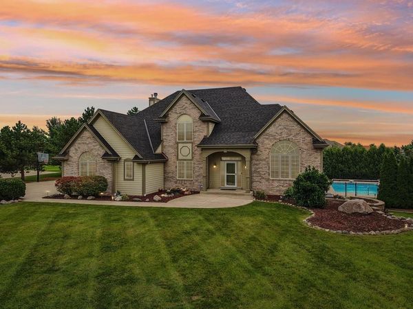 7380 S Cambridge DRIVE, Franklin, WI 53132