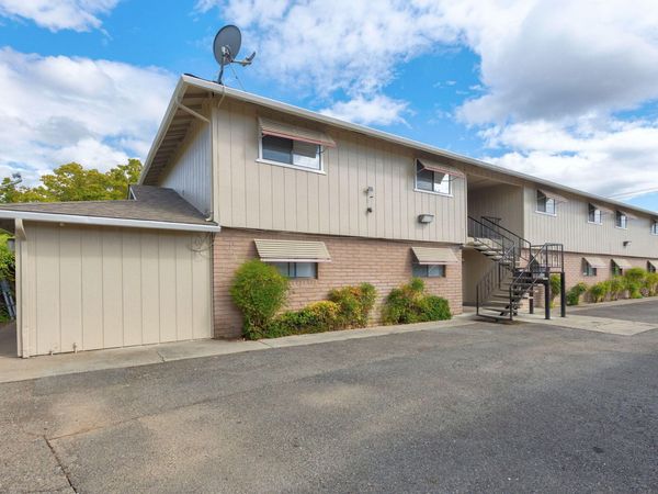 1704 NE Fairview Avenue, Grants Pass, OR 97526