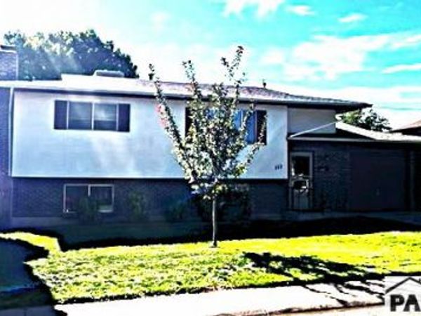 112 La Rochelle Dr, Pueblo, CO 81005