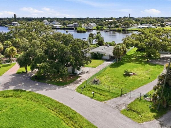 114 MAGNOLIA AVENUE , NOKOMIS, FL 34275