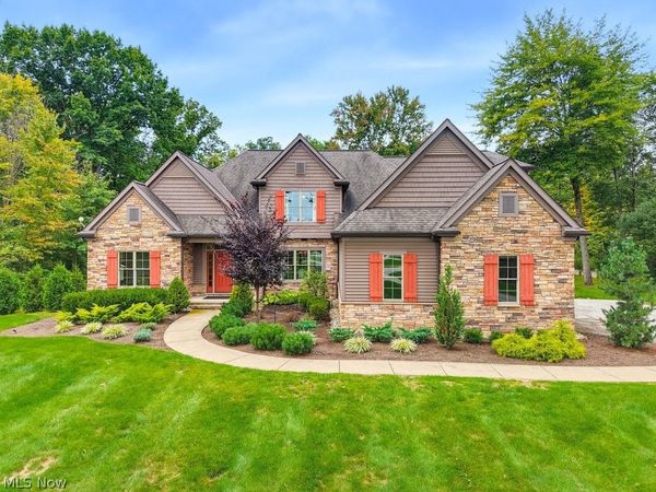 18180 Sedge Court, Chagrin Falls, OH 44023