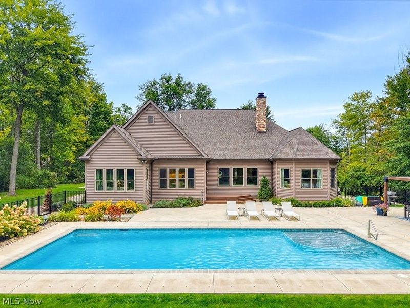 18180 Sedge Court, Chagrin Falls, OH 44023 Photo 2