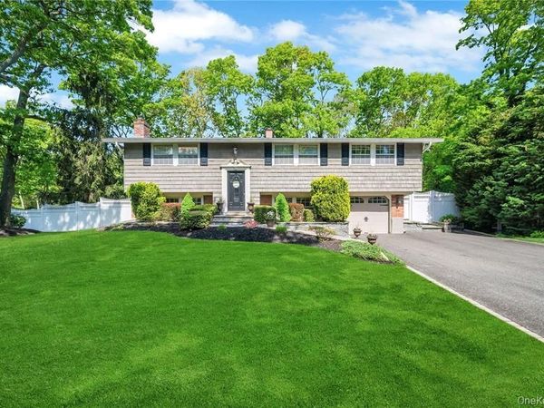 1 Cottontail Lane, East Setauket, NY 11733