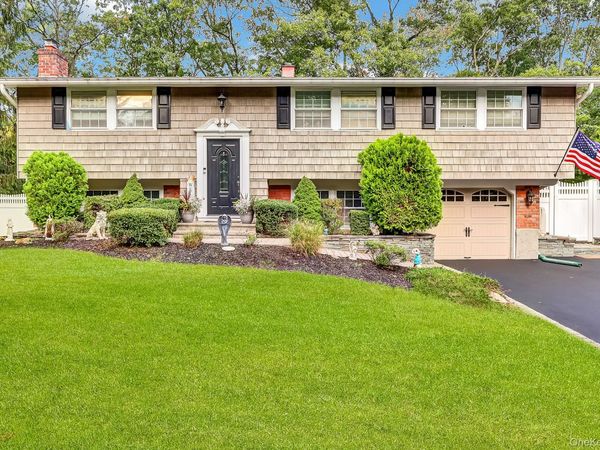 1 Cottontail Lane, East Setauket, NY 11733