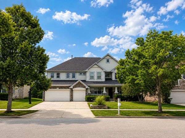 1700 Saint Andrew Drive , Vernon Hills, IL 60061