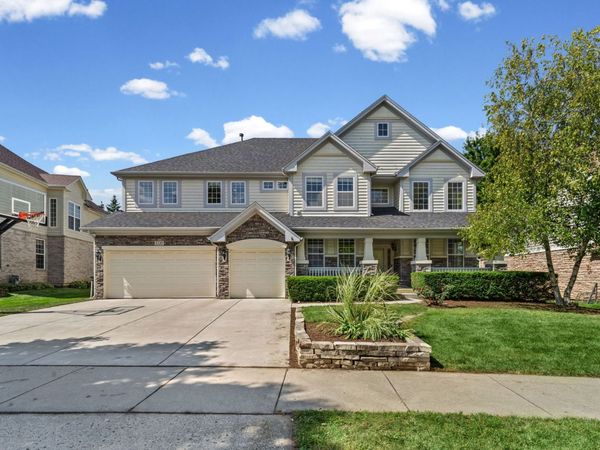 1700 Saint Andrew Drive, Vernon Hills, IL 60061